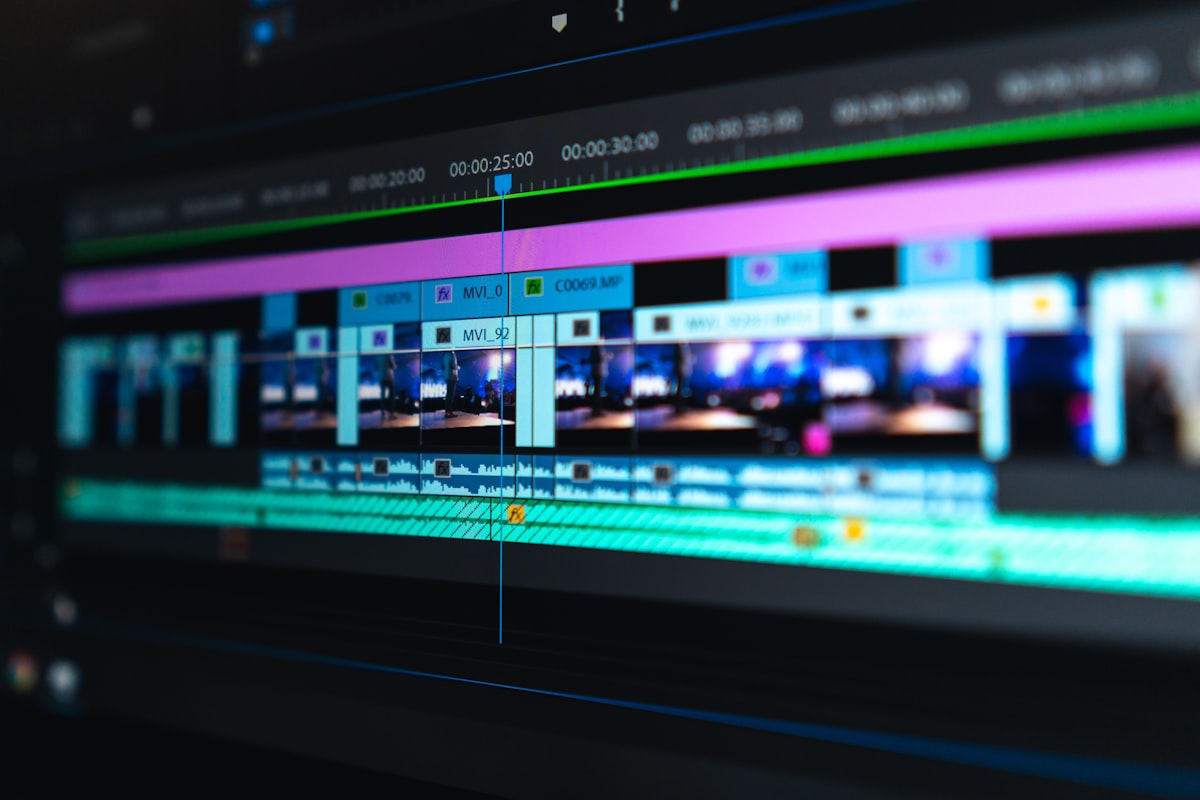 Professionelles Videostudio Setup mit Kamera und Studiobeleuchtung